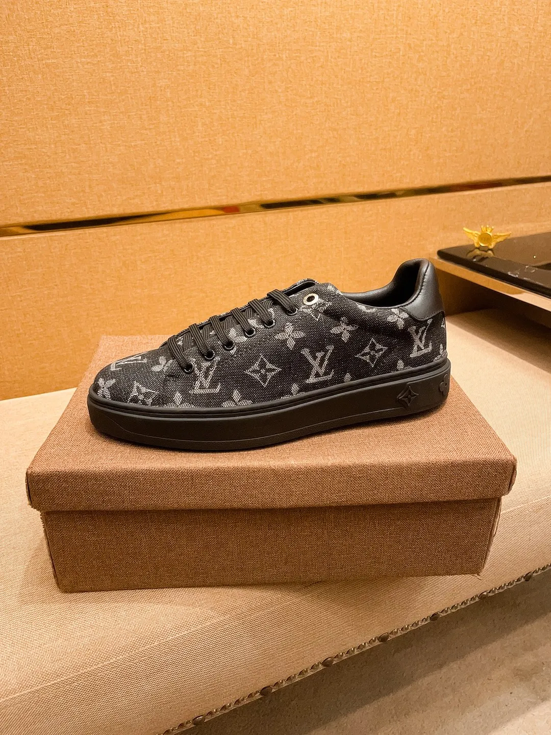 Men's shoes 💰 380💰【 LV 】🔥 Louis Vuitton high-end men's shoes brand official website 1:1 latest masterpiece: the upper is made of first-layer cowhide imported from Italy with a comfortable and breathable lining➕original non-slip and wear-resistant outsole🔥, making walking more convenient and comfortable! An exclusive new model, a stunning work, a beautiful 1:1 replica [color] compared to the official quality! Create a fashionable personality to set off your uniqueness! A must-have for trendy men! Classic 🔥 Size: 38-44 Color: 🔥 2⃣️ colors available 🔥.